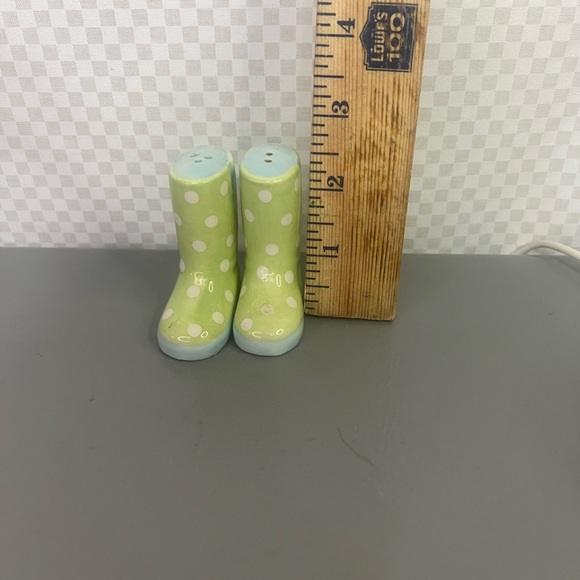 Rain boot Salt and Pepper Shakers pier 1 Spring Kitchen Green‎ Polka Dot - Picture 6 of 7